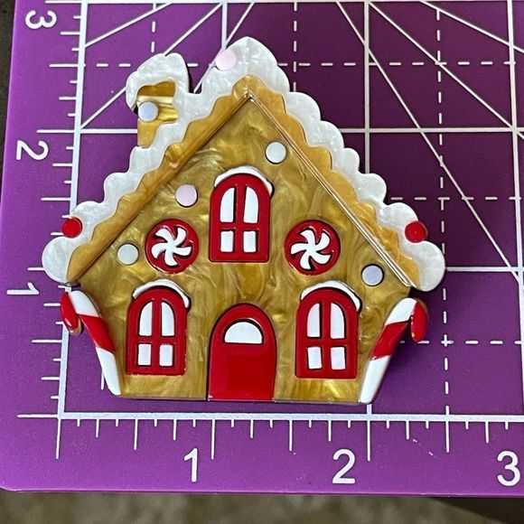 Adorable Layered Acrylic Gingerbread House Pin Christmas Holidays Candy Cane - Picture 5 of 6